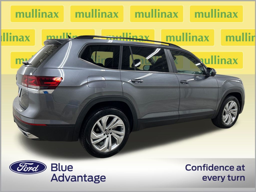 Certified Used 2022  Volkswagen 3.6L V6 SE w/Technology image 2