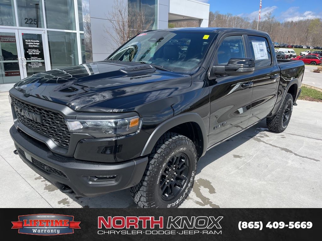 Diamond Black Crystal Pearlcoat 2026 RAM 1500 Pickup Truck Four-Wheel Drive 8-Speed Automatic