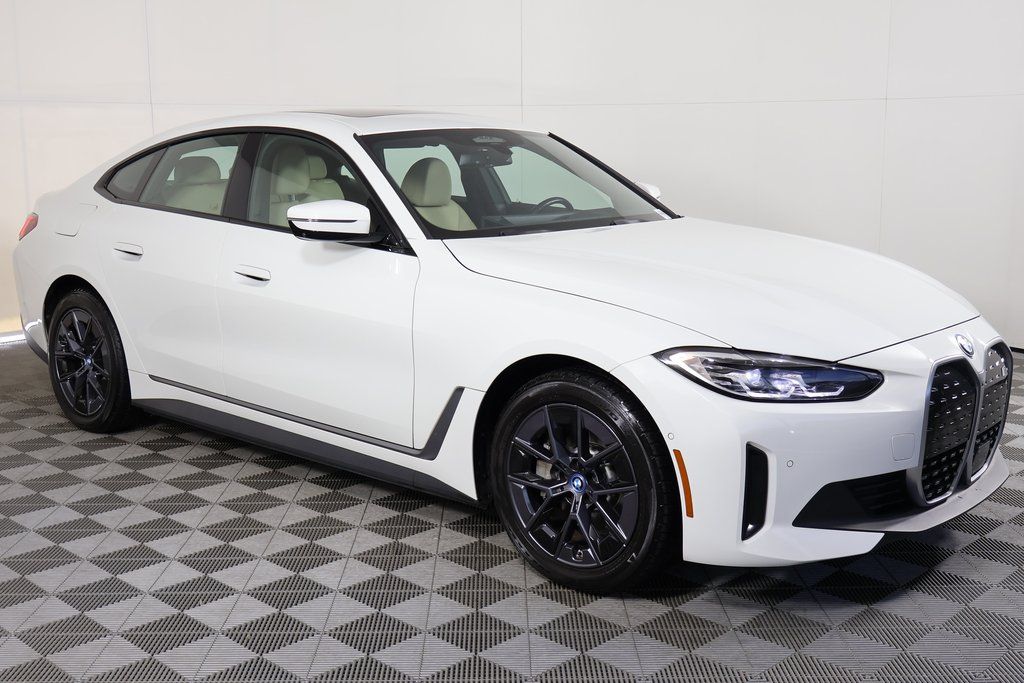 Thumbnail: 2023 BMW i4 - 3