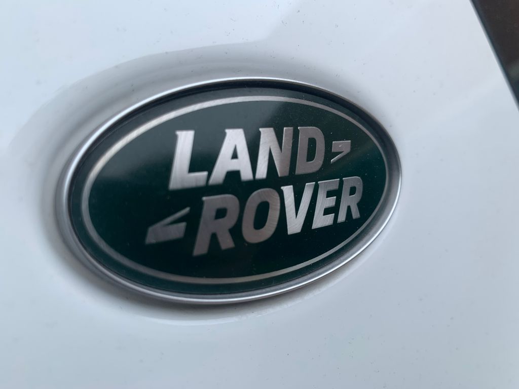 Thumbnail: 2023 Land Rover Discovery Sport - 11