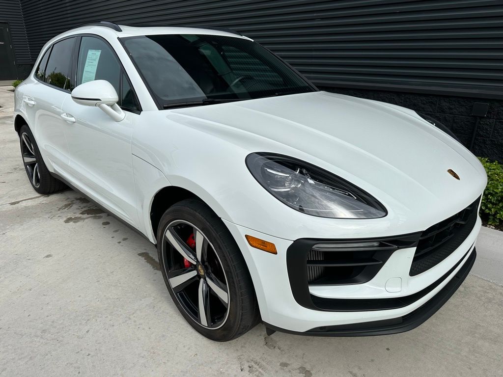 Thumbnail: 2023 Porsche Macan - 10