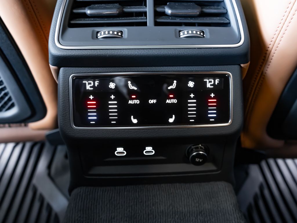 Used 2024  Audi 4.0T image 28