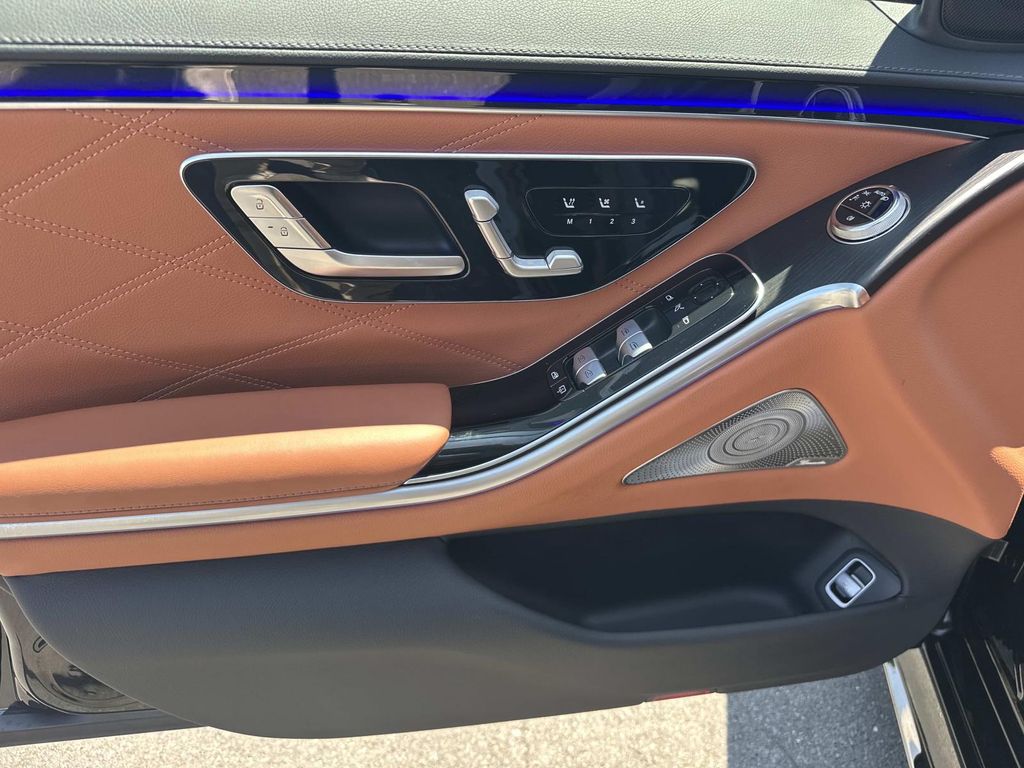Thumbnail: 2025 Mercedes-Benz S-Class - 16