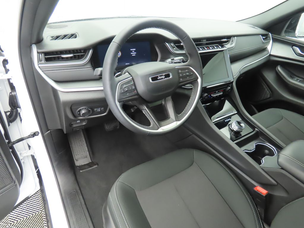 Thumbnail: 2025 Jeep Grand Cherokee - 9