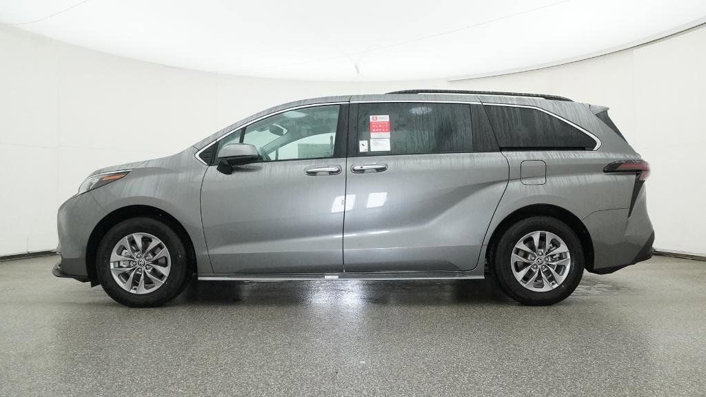 Thumbnail: 2026 Toyota Sienna - 26