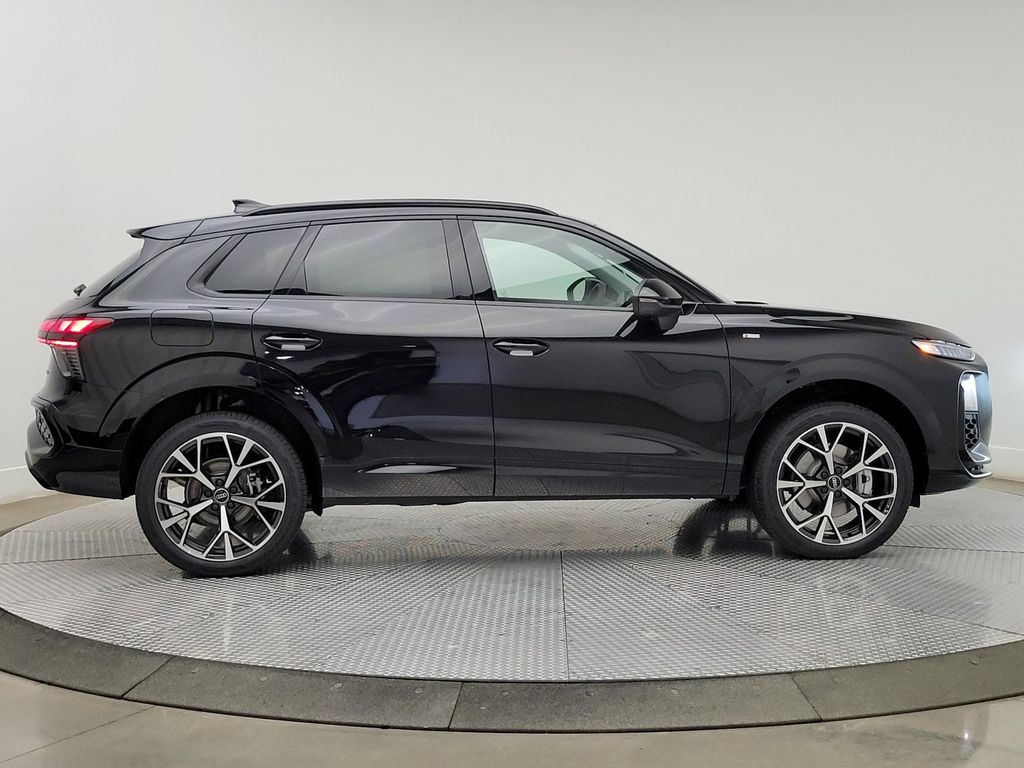 Thumbnail: 2026 Audi Q3 - 6