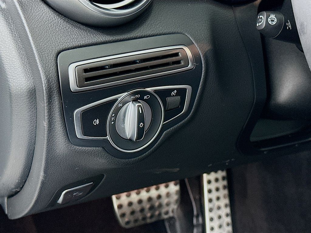 Thumbnail: 2021 Mercedes-Benz C-Class - 10