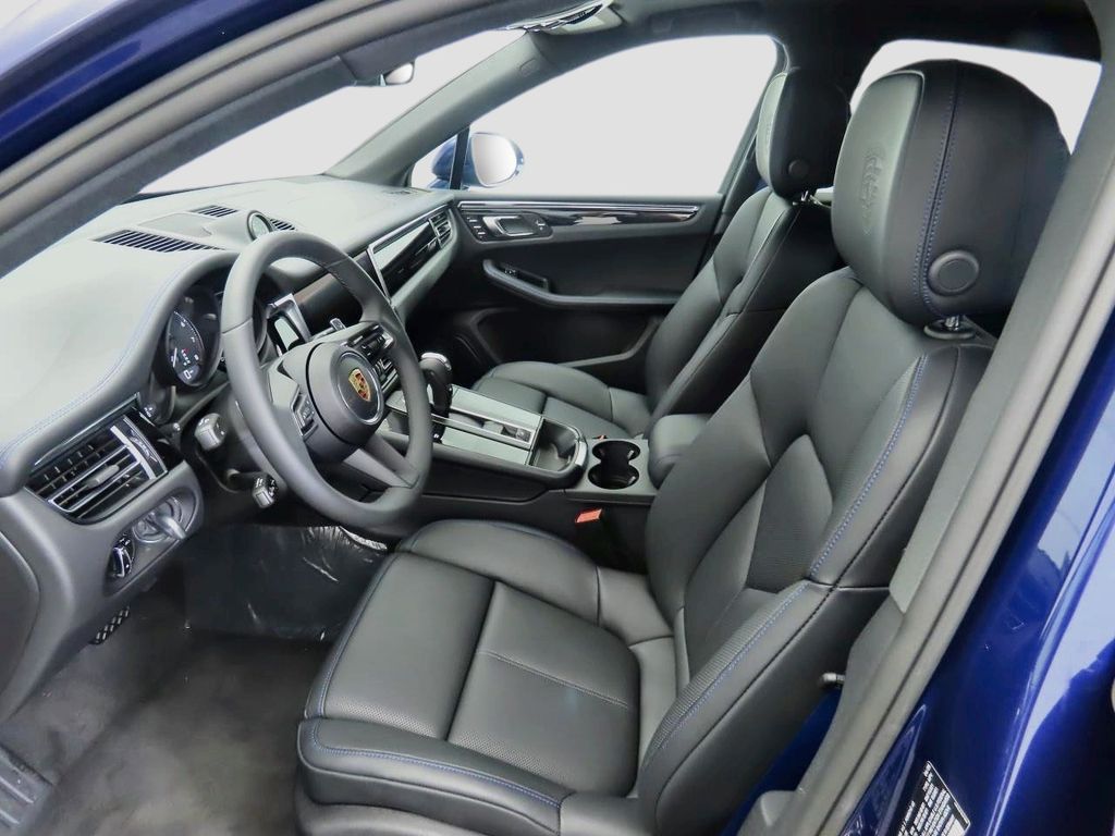 Thumbnail: 2025 Porsche Macan - 5