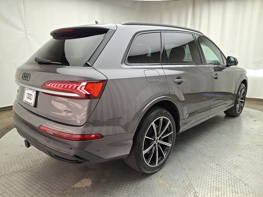 Thumbnail: 2021 Audi Q7 - 4
