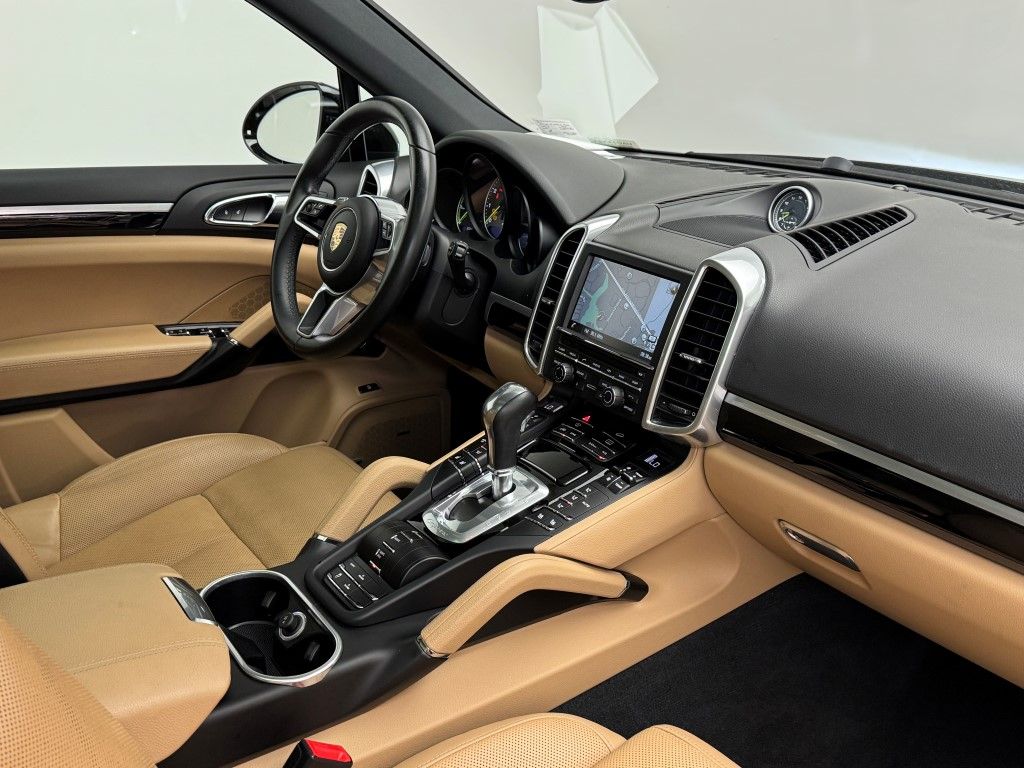 2016 Porsche Cayenne S E-Hybrid 19