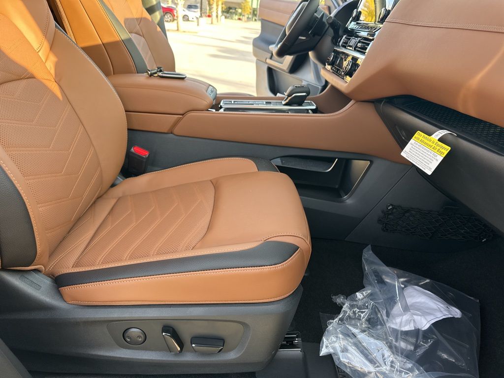 2025 Boulder Gray Pearl Nissan Pathfinder Platinum FWD SUV