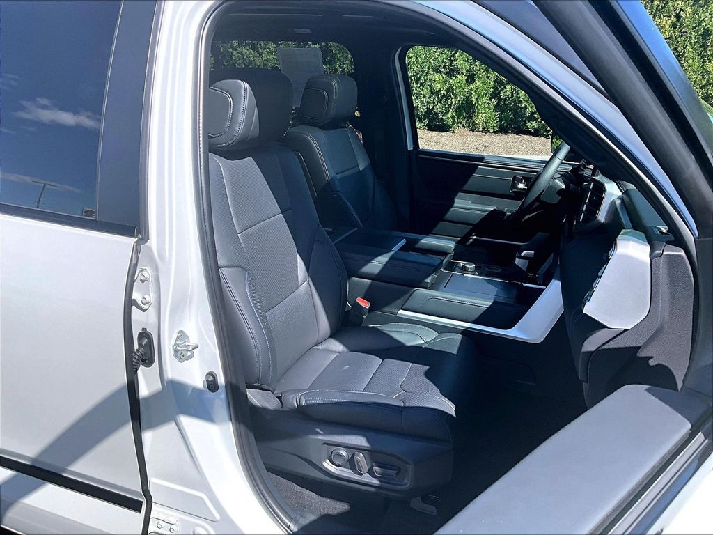 2024 Toyota Sequoia — photo 11
