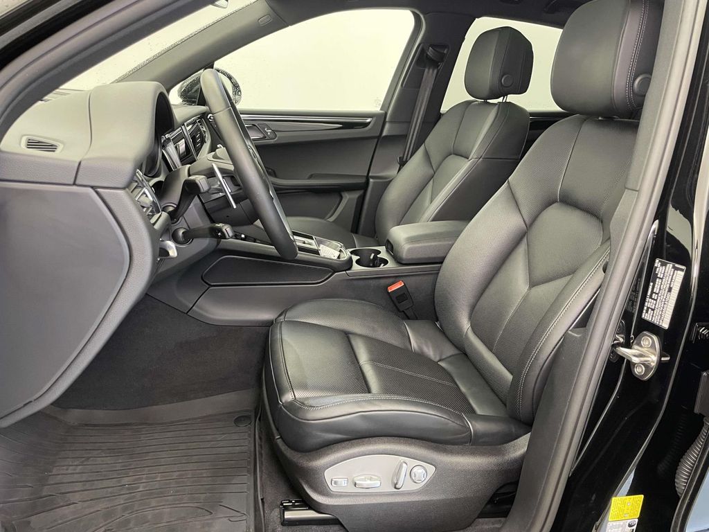 2025 Porsche Macan Base - 4