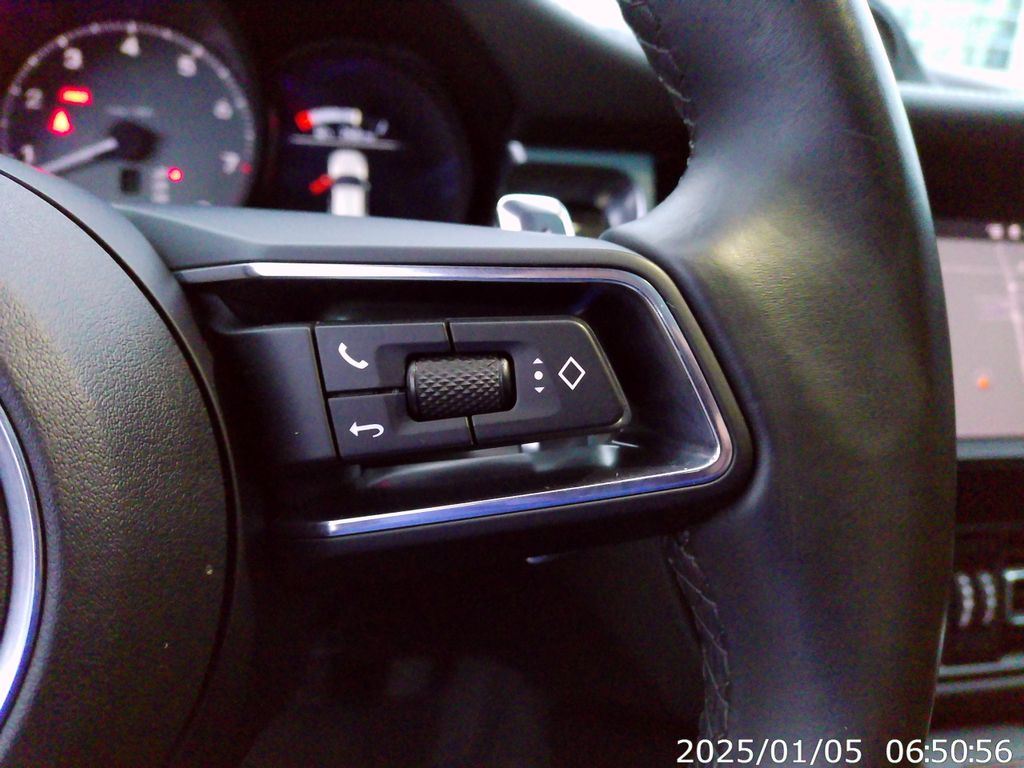 Thumbnail: 2023 Porsche Macan - 21