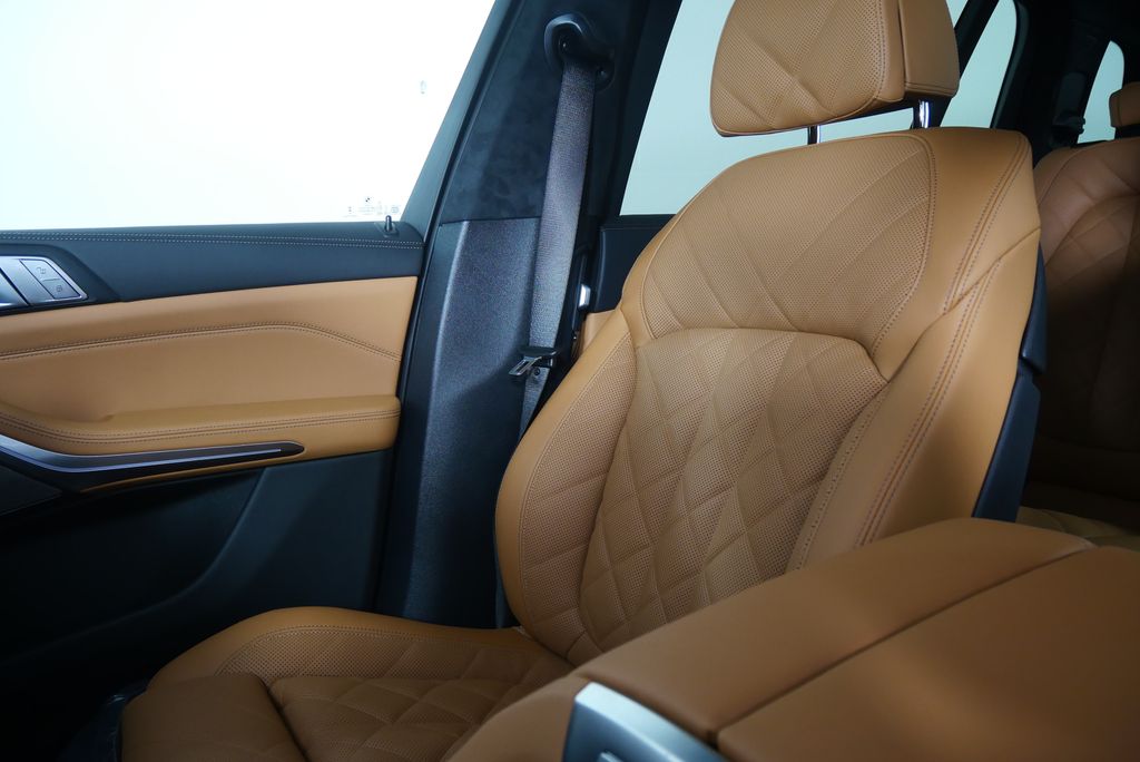 Thumbnail: 2027 BMW X7 - 24