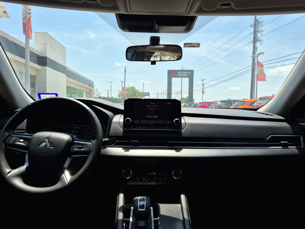 2023 Mitsubishi Outlander ES White at North Houston Mitsubishi