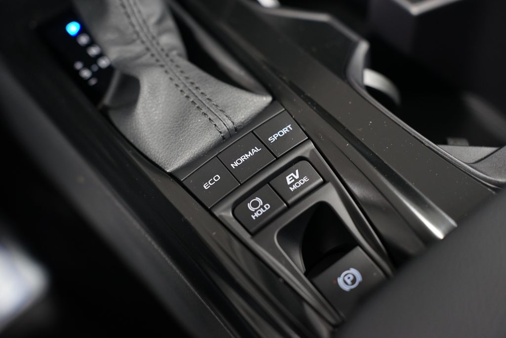2025 Toyota Camry LE 23