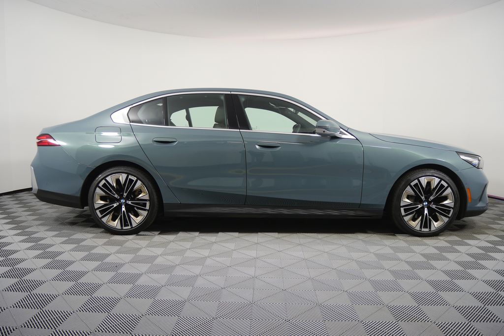 Thumbnail: 2025 BMW 5 Series - 2