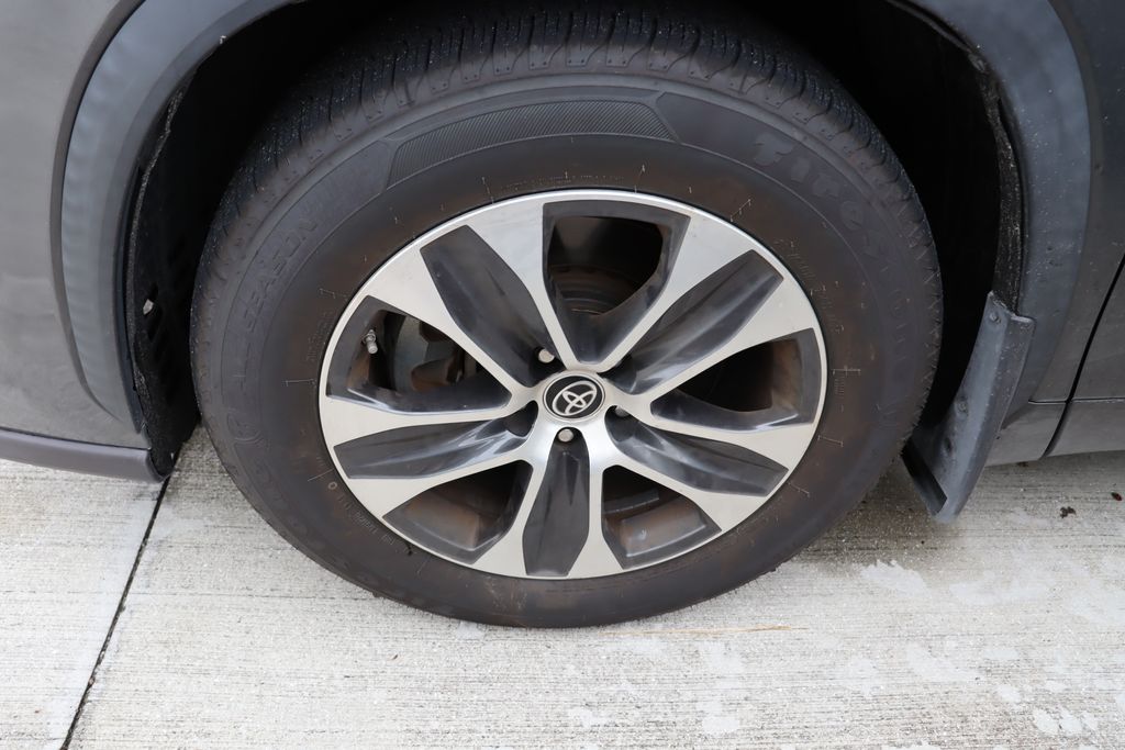 Thumbnail: 2021 Toyota Highlander - 4