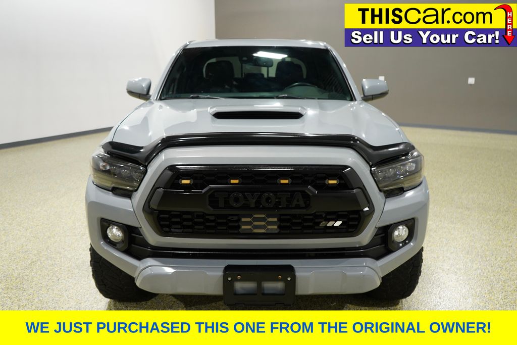 2020 Toyota Tacoma TRD Sport photo 2