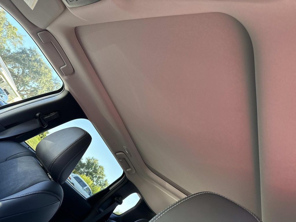 2025 Mitsubishi Outlander Plug-in Hybrid SE - Photo 41