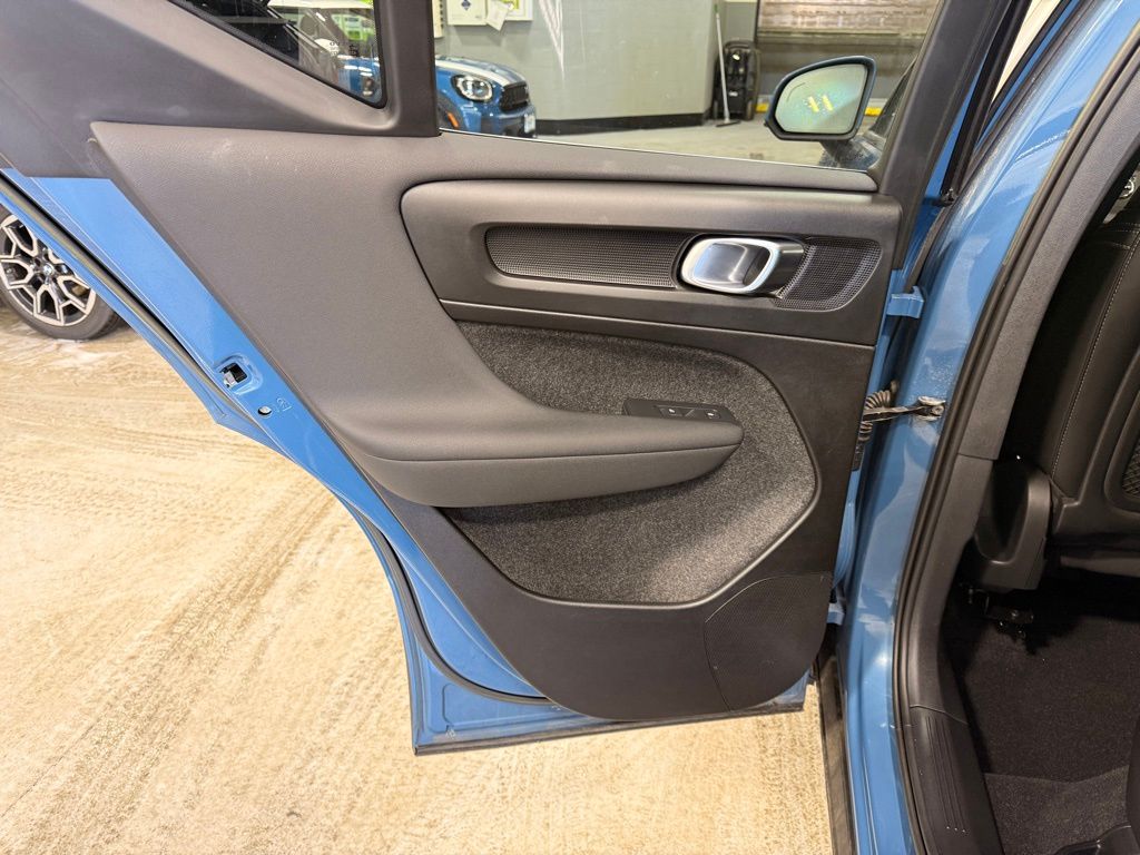 Thumbnail: 2023 Volvo XC40 - 19