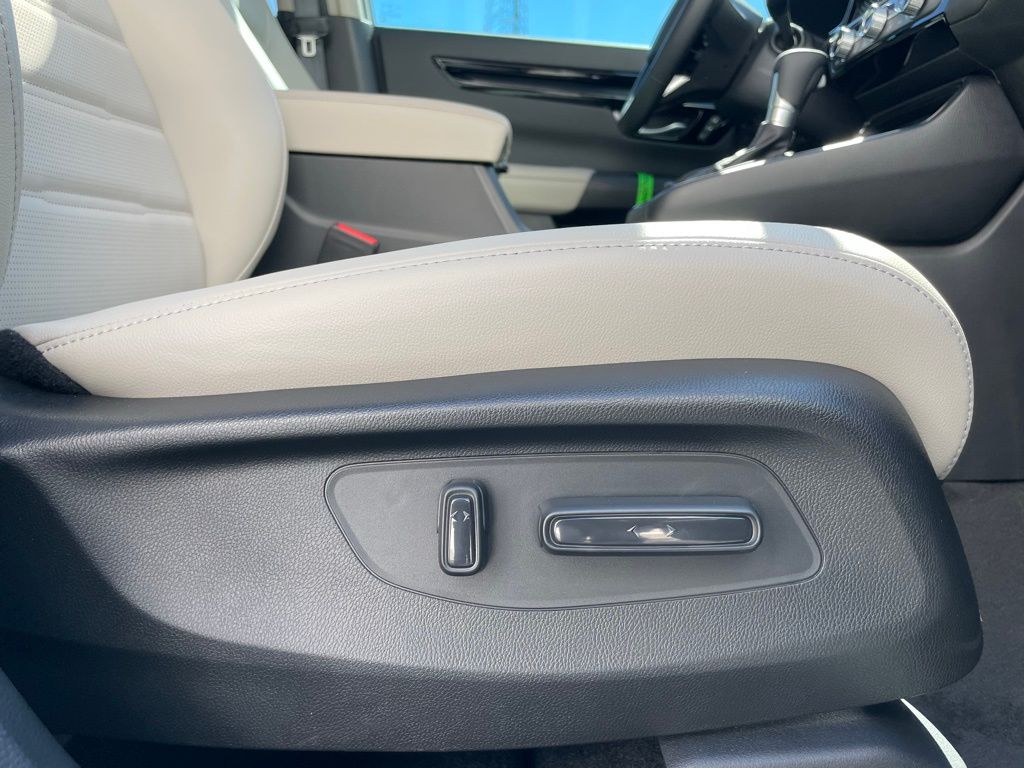 2025 Honda CR-V EX-L 31