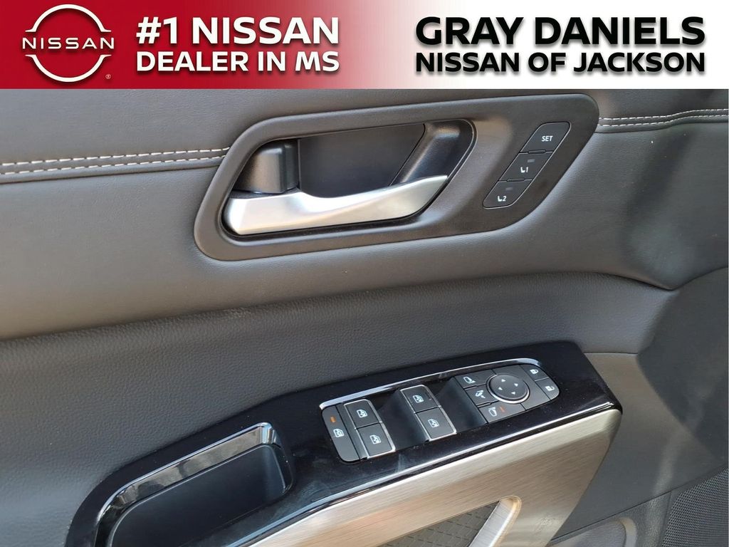 Used 2025 Nissan Pathfinder SUV