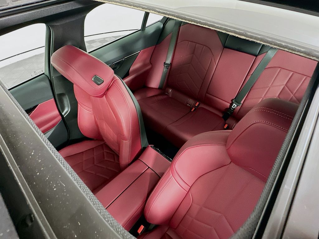 Thumbnail: 2025 BMW 5 Series - 22