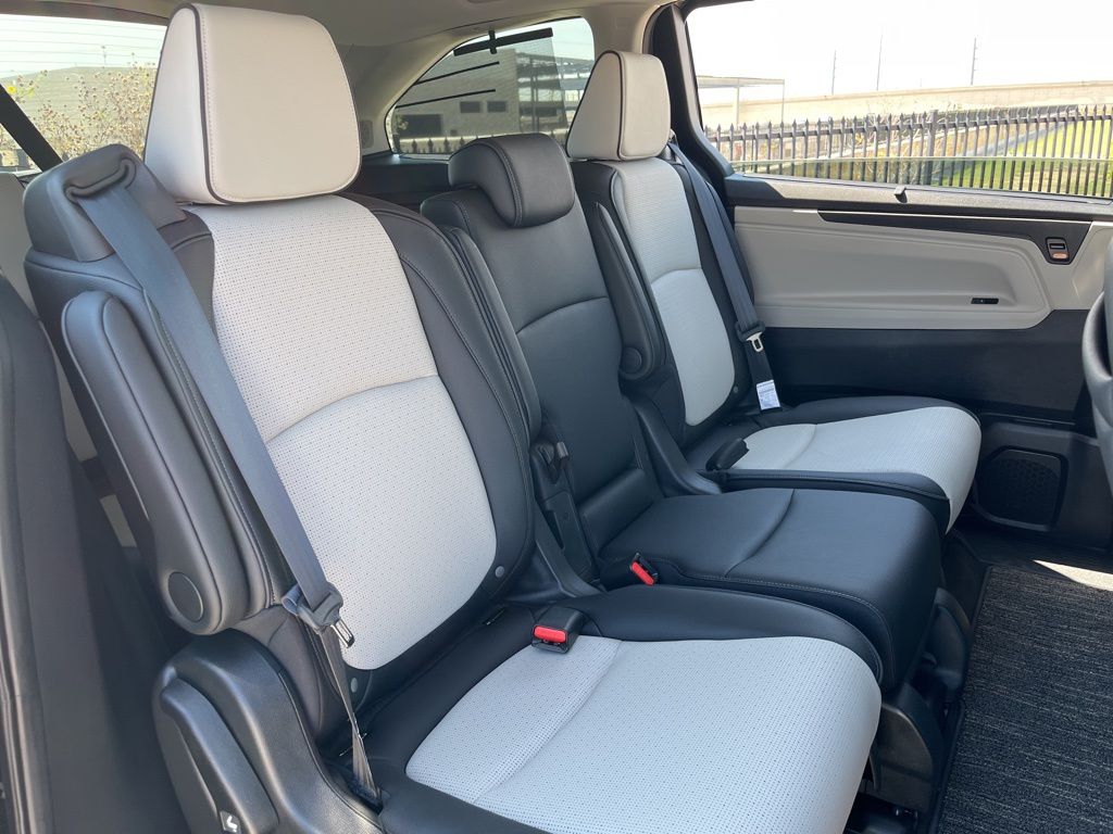 Thumbnail: 2025 Honda Odyssey - 27