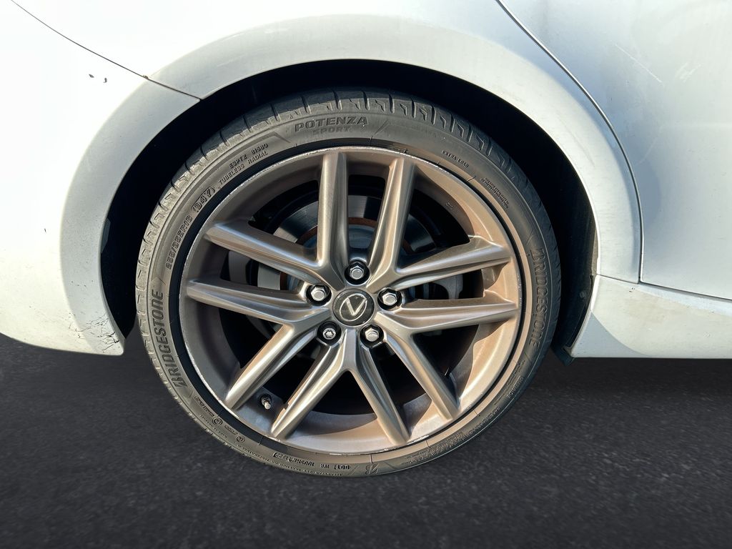 Thumbnail: 2016 Lexus IS - 10