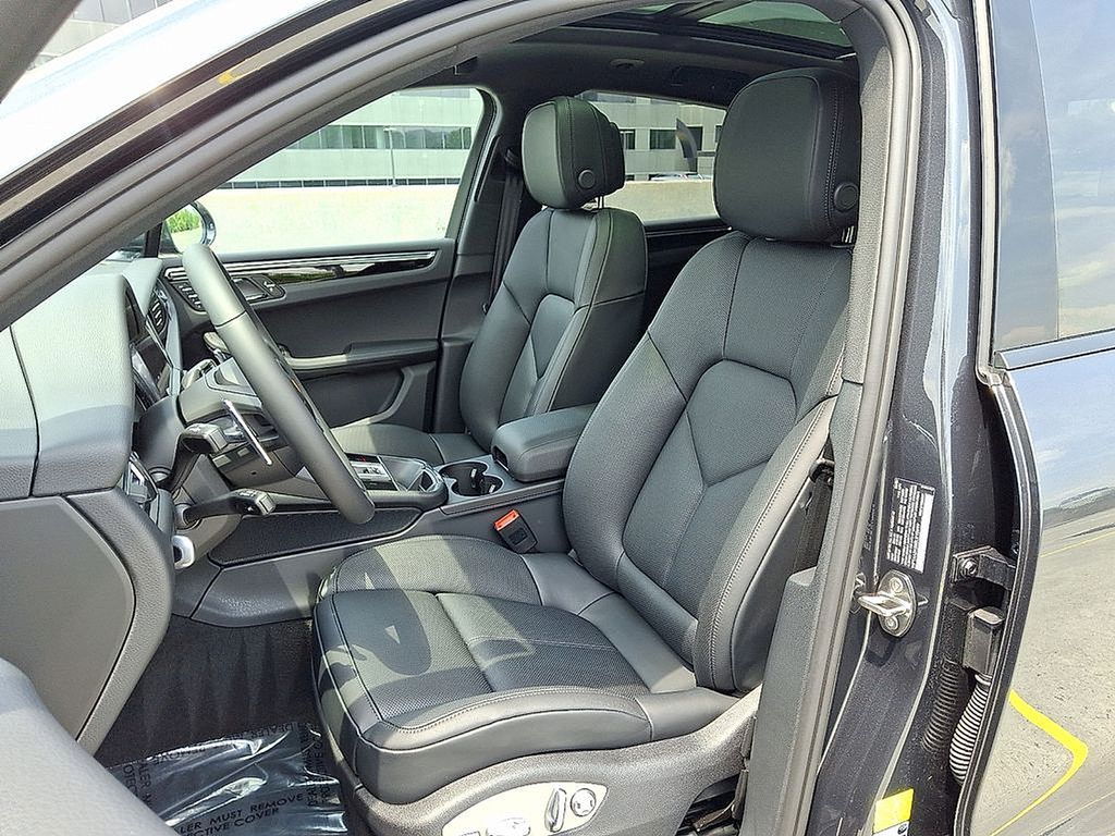 Thumbnail: 2025 Porsche Macan - 15