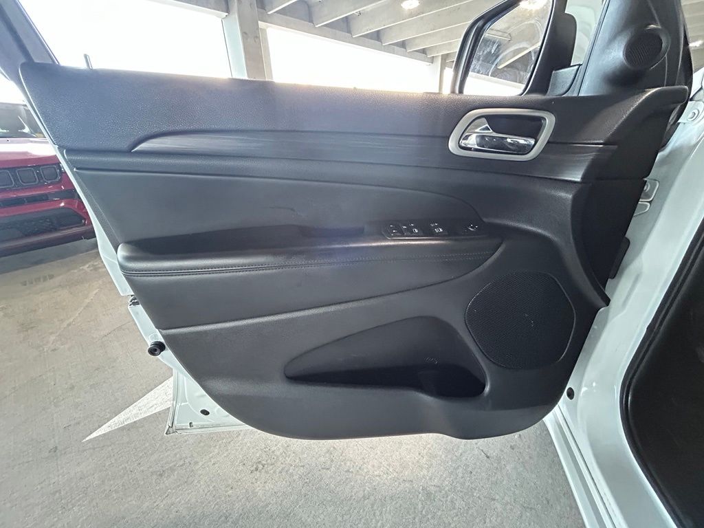 Used 2020 Bright White Clearcoat Jeep Altitude image 18