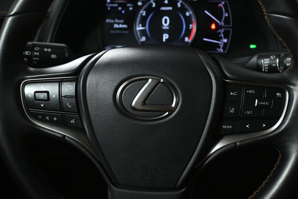 Thumbnail: 2021 Lexus UX - 18