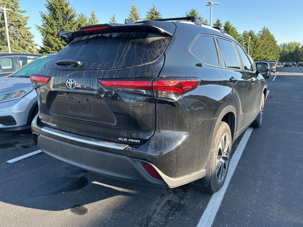 2023 Toyota Highlander XLE 3