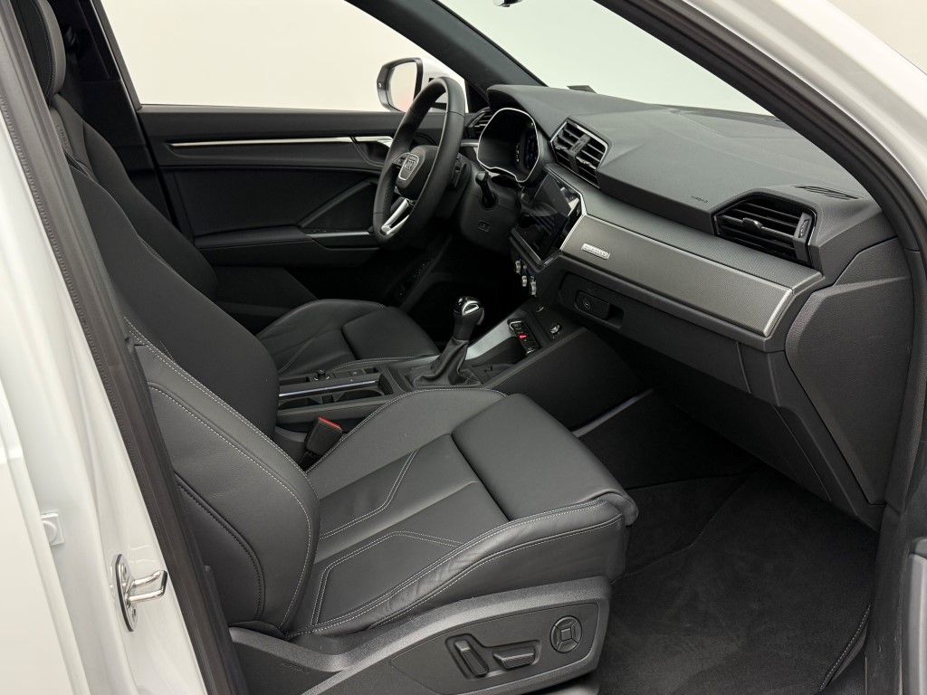 Thumbnail: 2025 Audi Q3 - 16