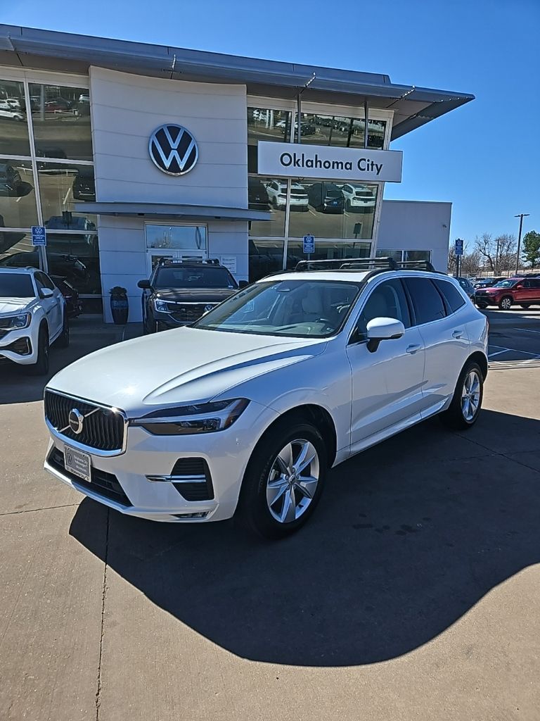 2022 Volvo XC60 B5 Momentum AWD