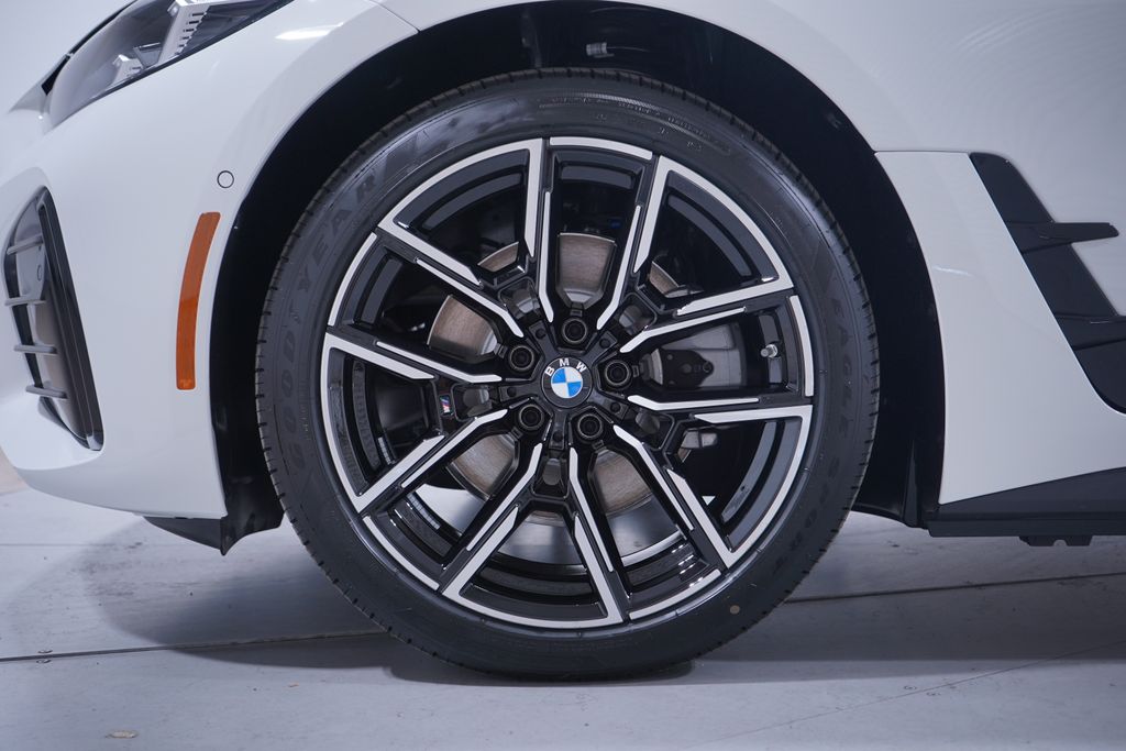 Thumbnail: 2025 BMW i4 - 2