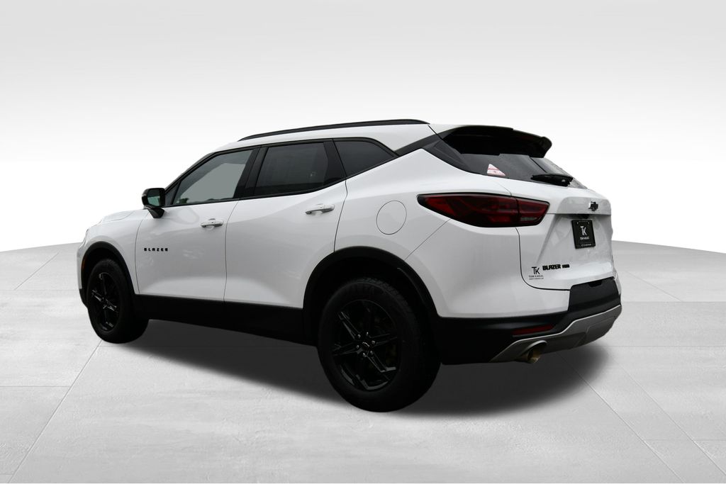 View vehicle photo 5