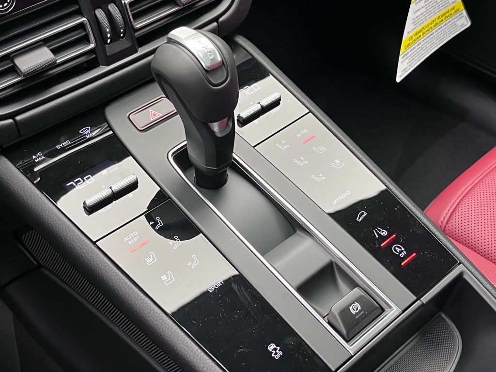 2025 Porsche Macan  15