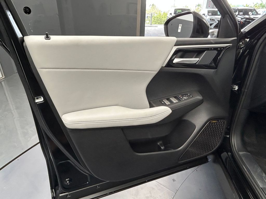 New 2026 Black Diamond Mitsubishi SE image 13