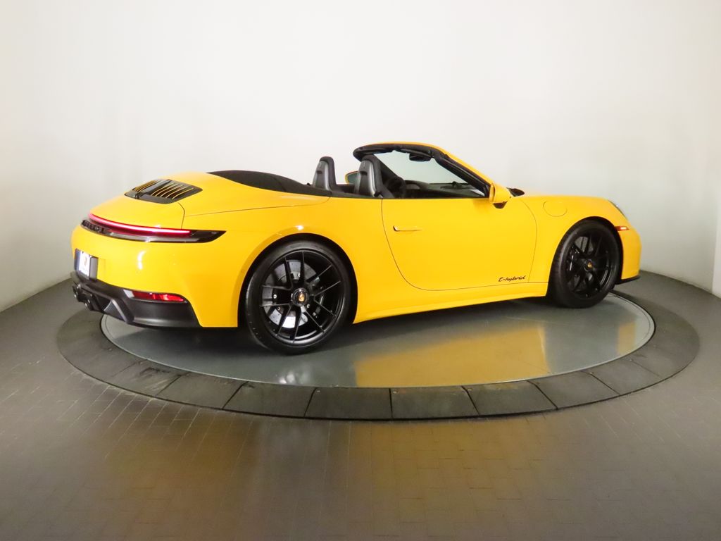 Thumbnail: 2026 Porsche 911 - 15