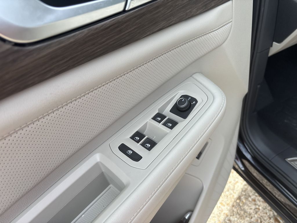 New 2025 Black Volkswagen 2.0T SEL image 12