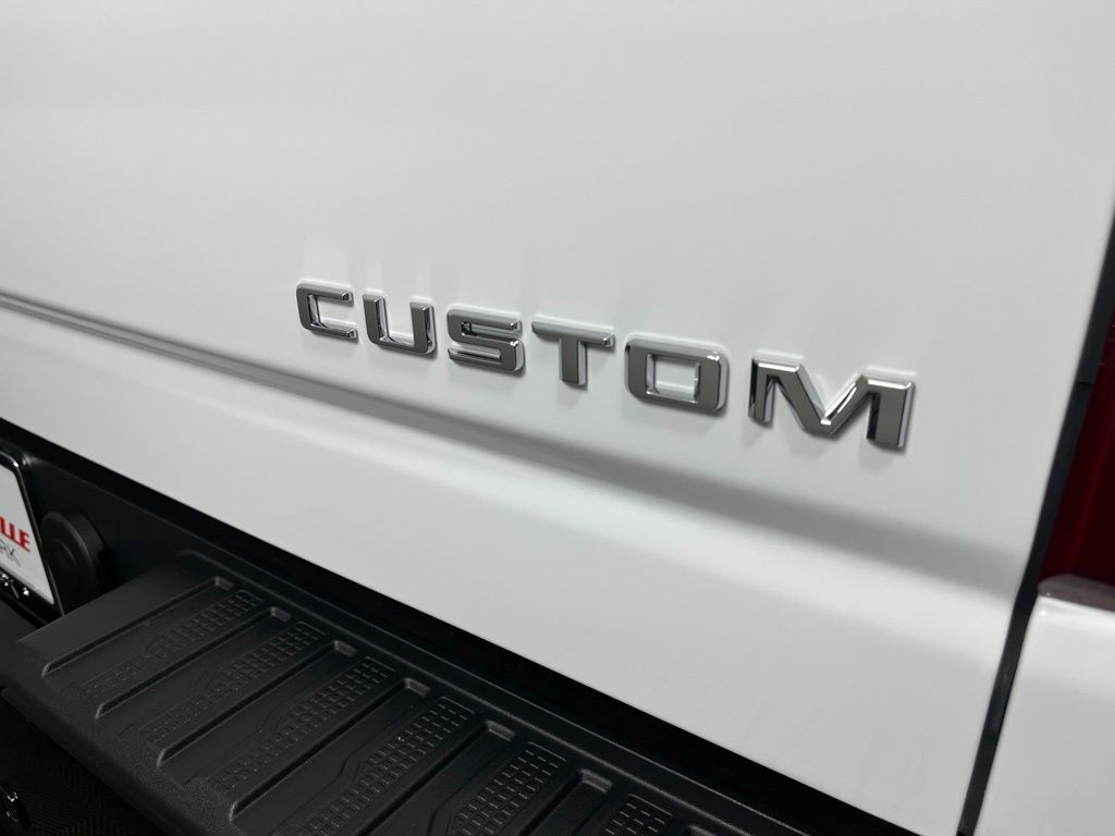 Thumbnail: 2026 Chevrolet Silverado 2500 - 21