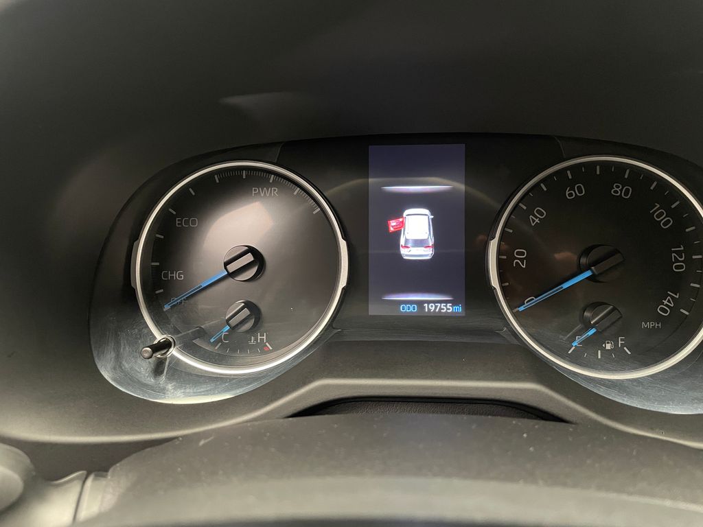 2021 Toyota RAV4 XLE Premium 24