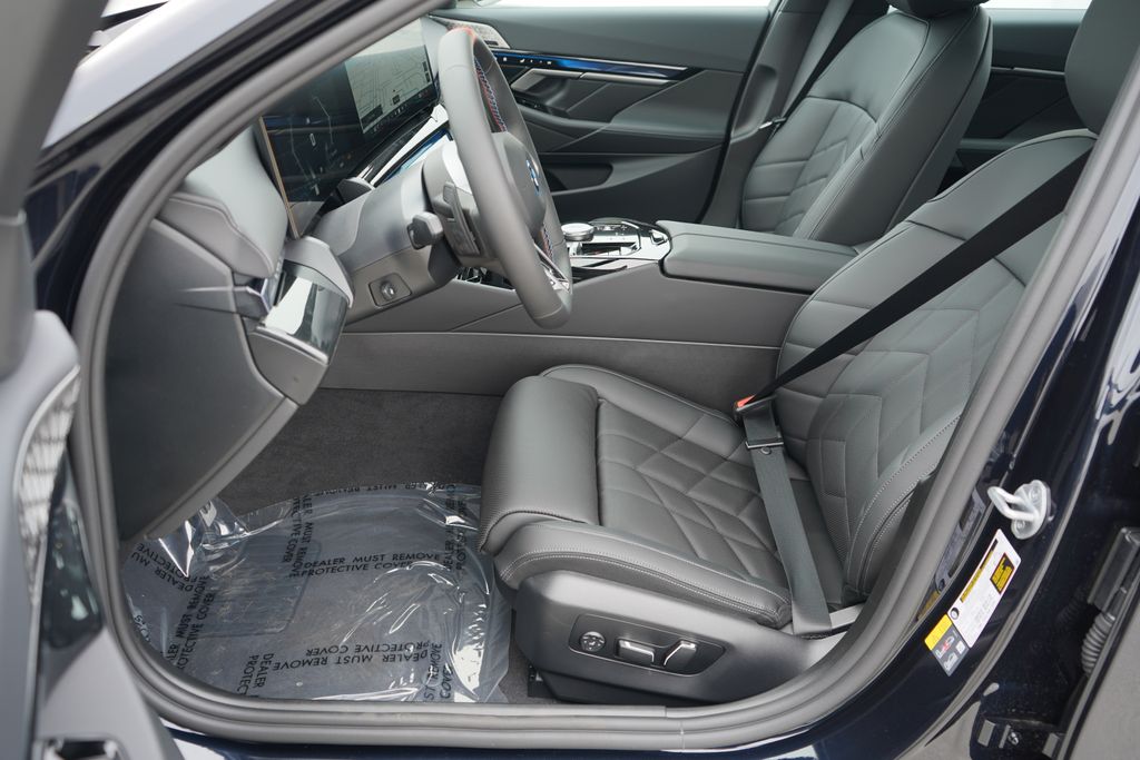 Thumbnail: 2025 BMW i5 - 11