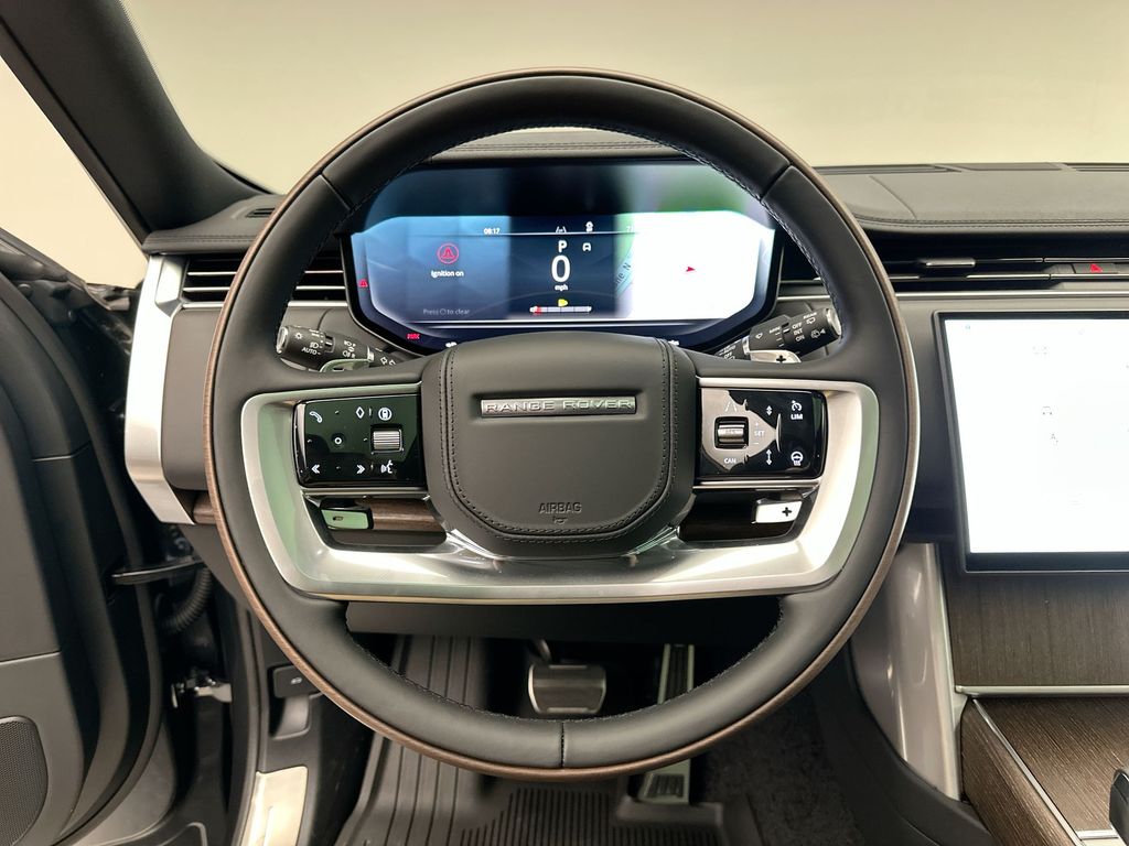 2025 Land Rover Range Rover SE 14