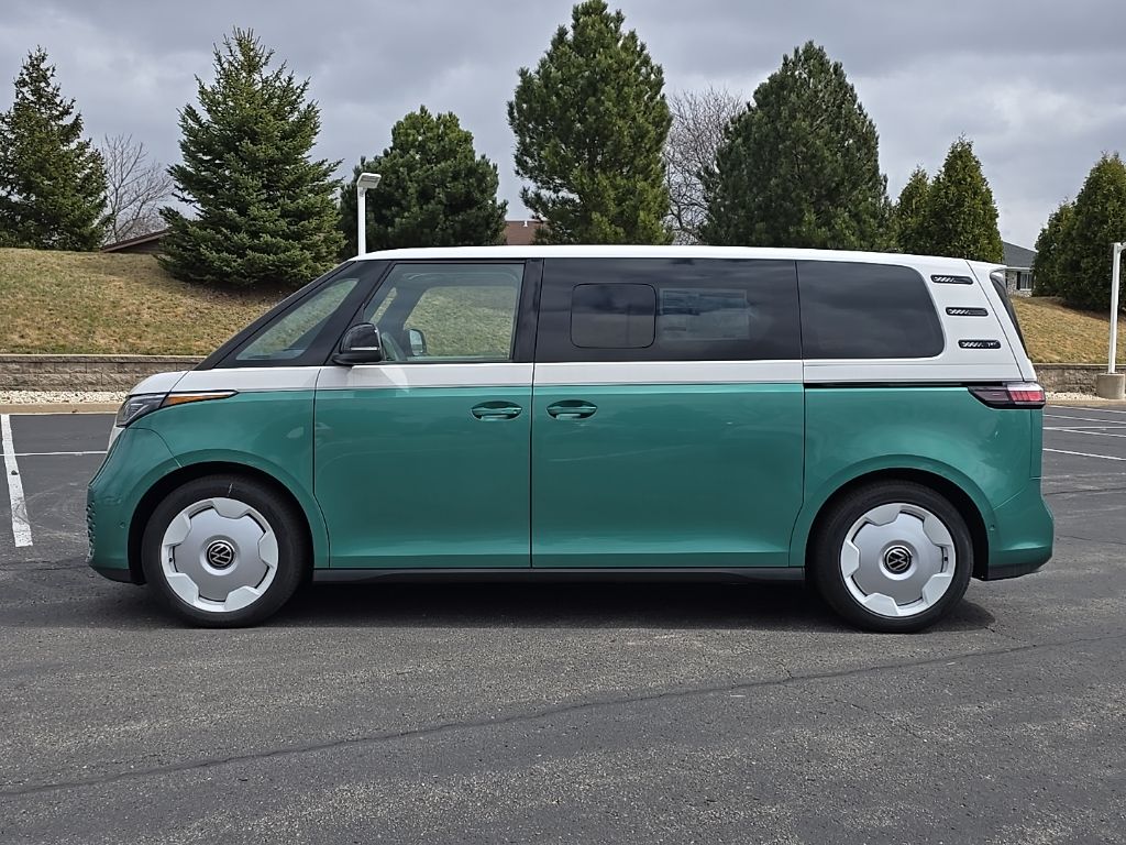 View vehicle photo 3