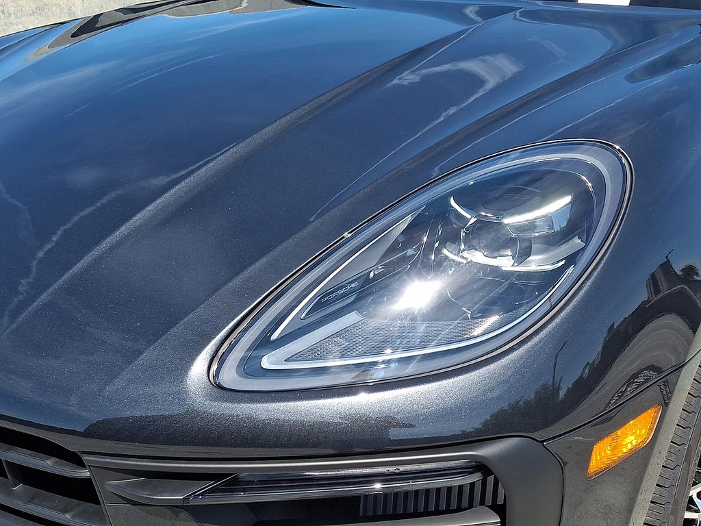 Thumbnail: 2026 Porsche Macan - 13