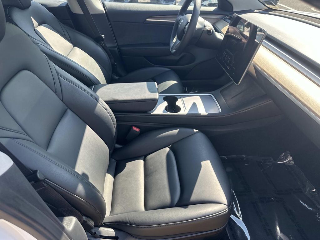 Thumbnail: 2023 Tesla Model 3 - 11